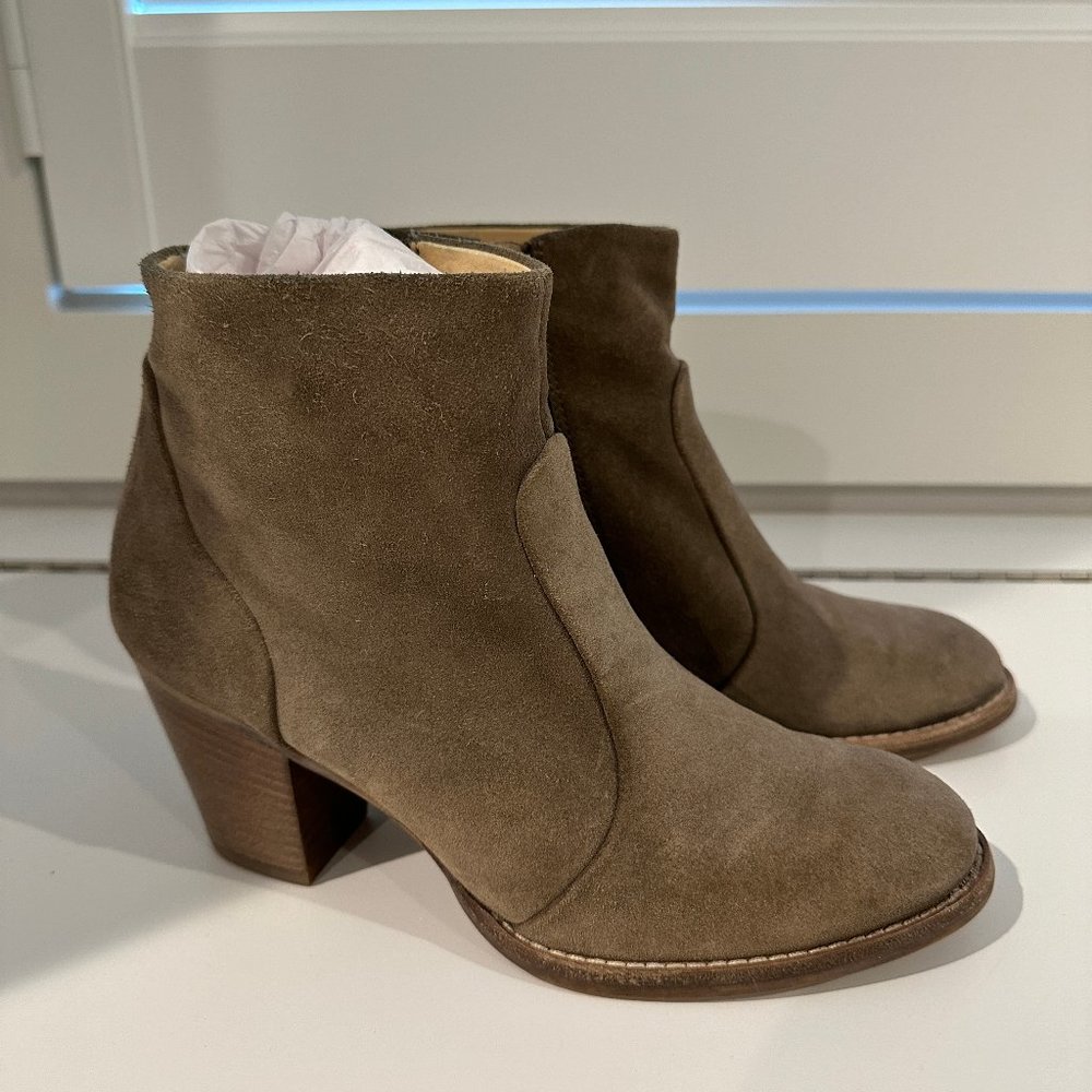 Paul Green Sliced Zip Bootie In Antelope Suede